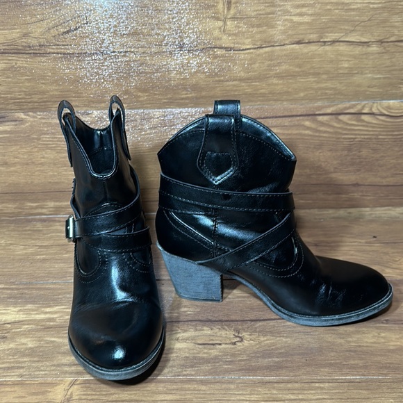 Rocket Dog Unleashed Women 7.5 Black Heel Pull On Strap Around Ankle Boots - Picture 1 of 10